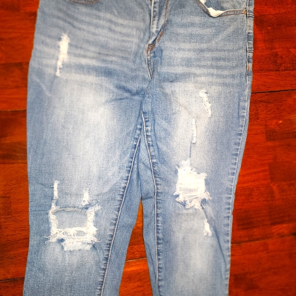 Mid Rise Booty Support Skinny Jeans - Picture 5 of 5